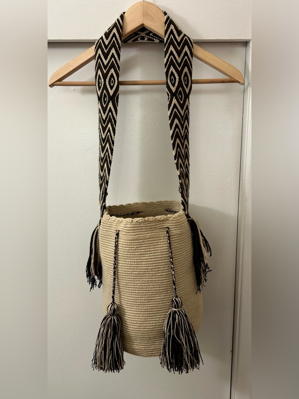 Wayuu Machila - Handwoven Cream & Black Bucket Shoulder/Crossbody Bag